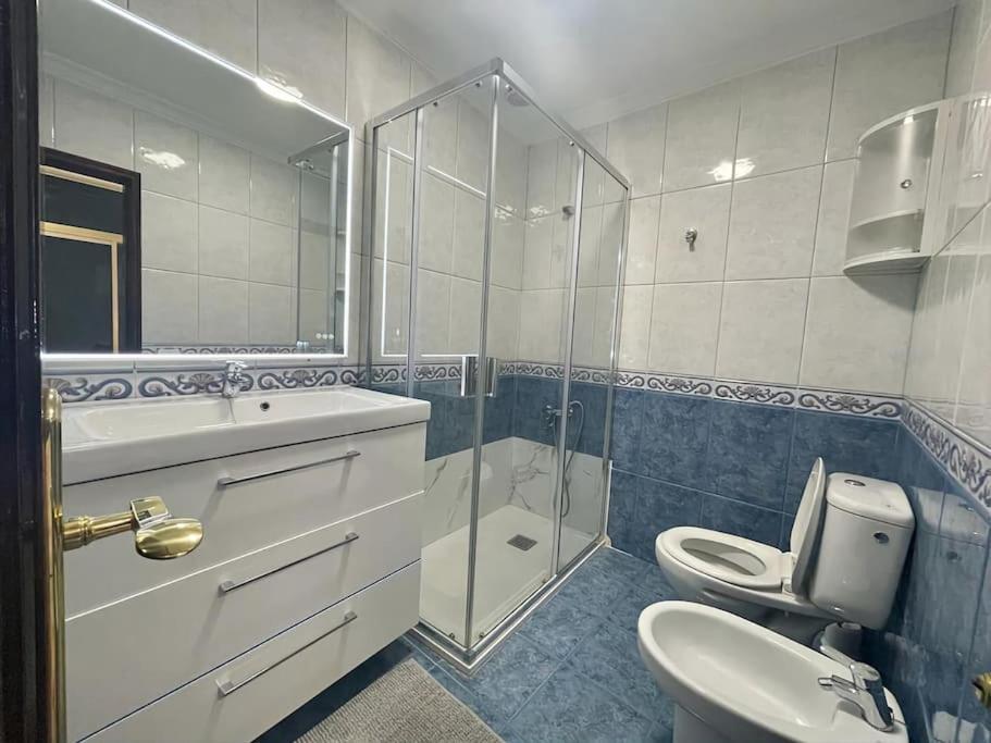 Affordable Holiday Accommodation For Large Families And Groups At Las Canteras Beach With 3 Bedrooms And Free Parking Лас-Пальмас-де-Гран-Канарія Екстер'єр фото