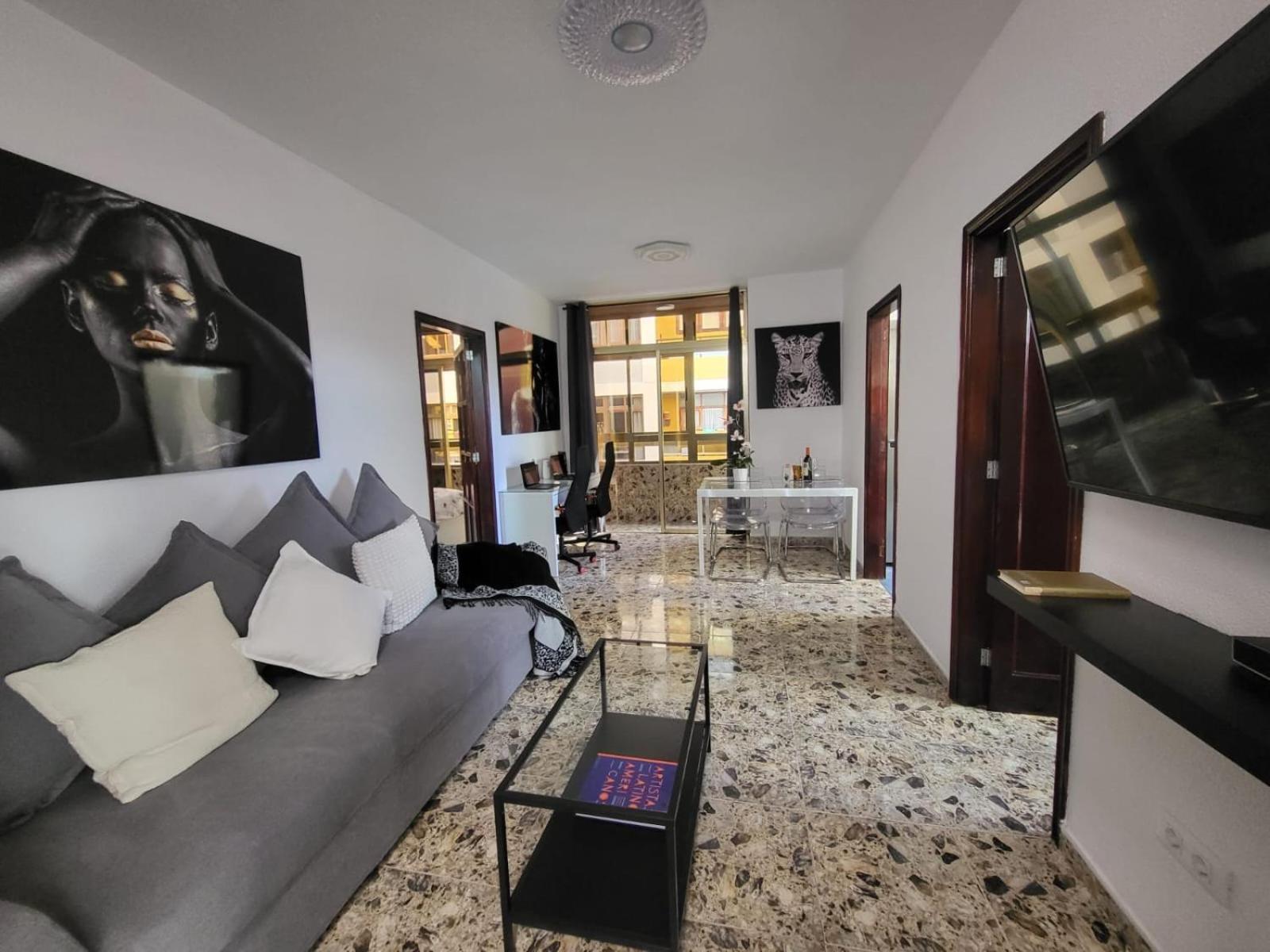 Affordable Holiday Accommodation For Large Families And Groups At Las Canteras Beach With 3 Bedrooms And Free Parking Лас-Пальмас-де-Гран-Канарія Екстер'єр фото