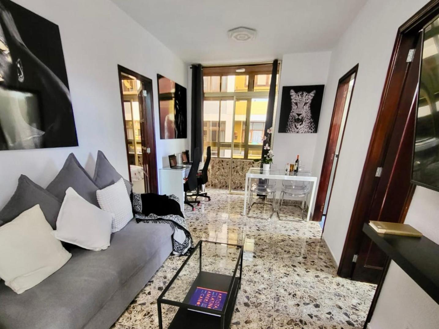 Affordable Holiday Accommodation For Large Families And Groups At Las Canteras Beach With 3 Bedrooms And Free Parking Лас-Пальмас-де-Гран-Канарія Екстер'єр фото