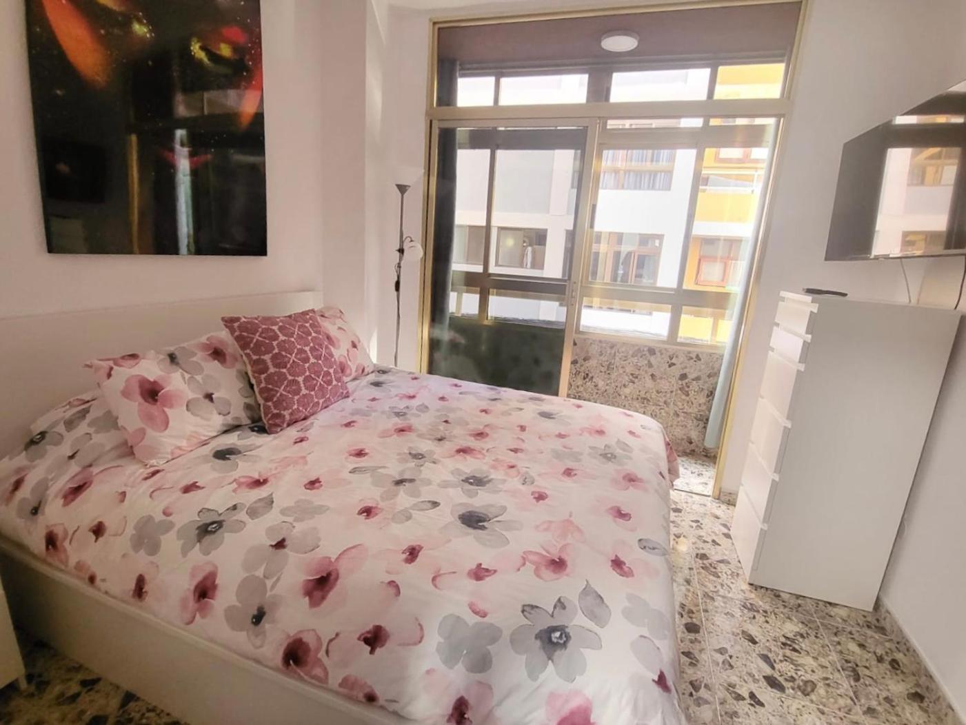 Affordable Holiday Accommodation For Large Families And Groups At Las Canteras Beach With 3 Bedrooms And Free Parking Лас-Пальмас-де-Гран-Канарія Екстер'єр фото