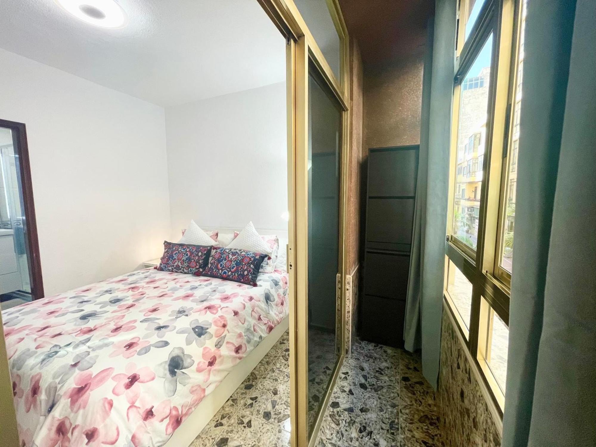 Affordable Holiday Accommodation For Large Families And Groups At Las Canteras Beach With 3 Bedrooms And Free Parking Лас-Пальмас-де-Гран-Канарія Екстер'єр фото