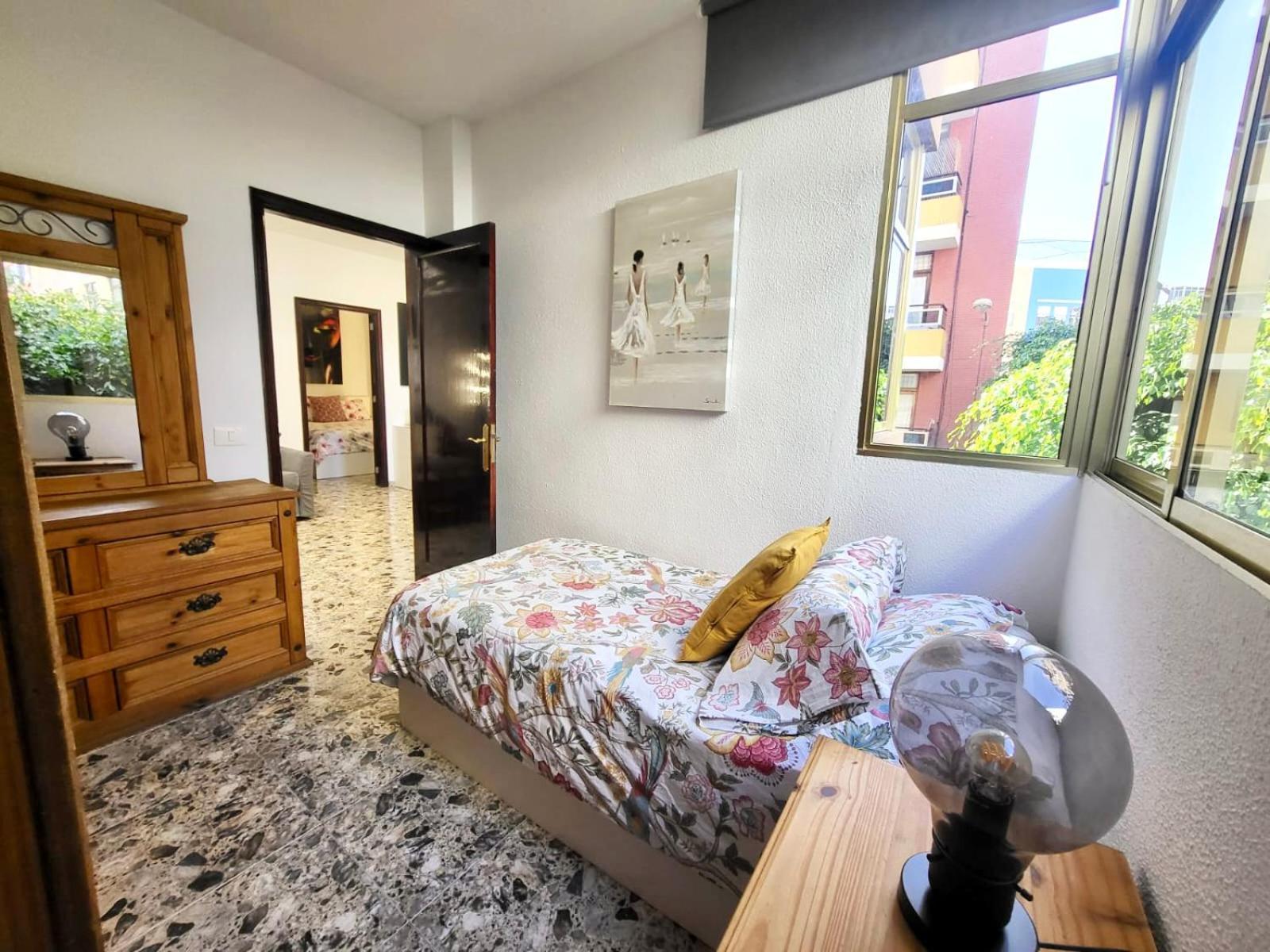 Affordable Holiday Accommodation For Large Families And Groups At Las Canteras Beach With 3 Bedrooms And Free Parking Лас-Пальмас-де-Гран-Канарія Екстер'єр фото