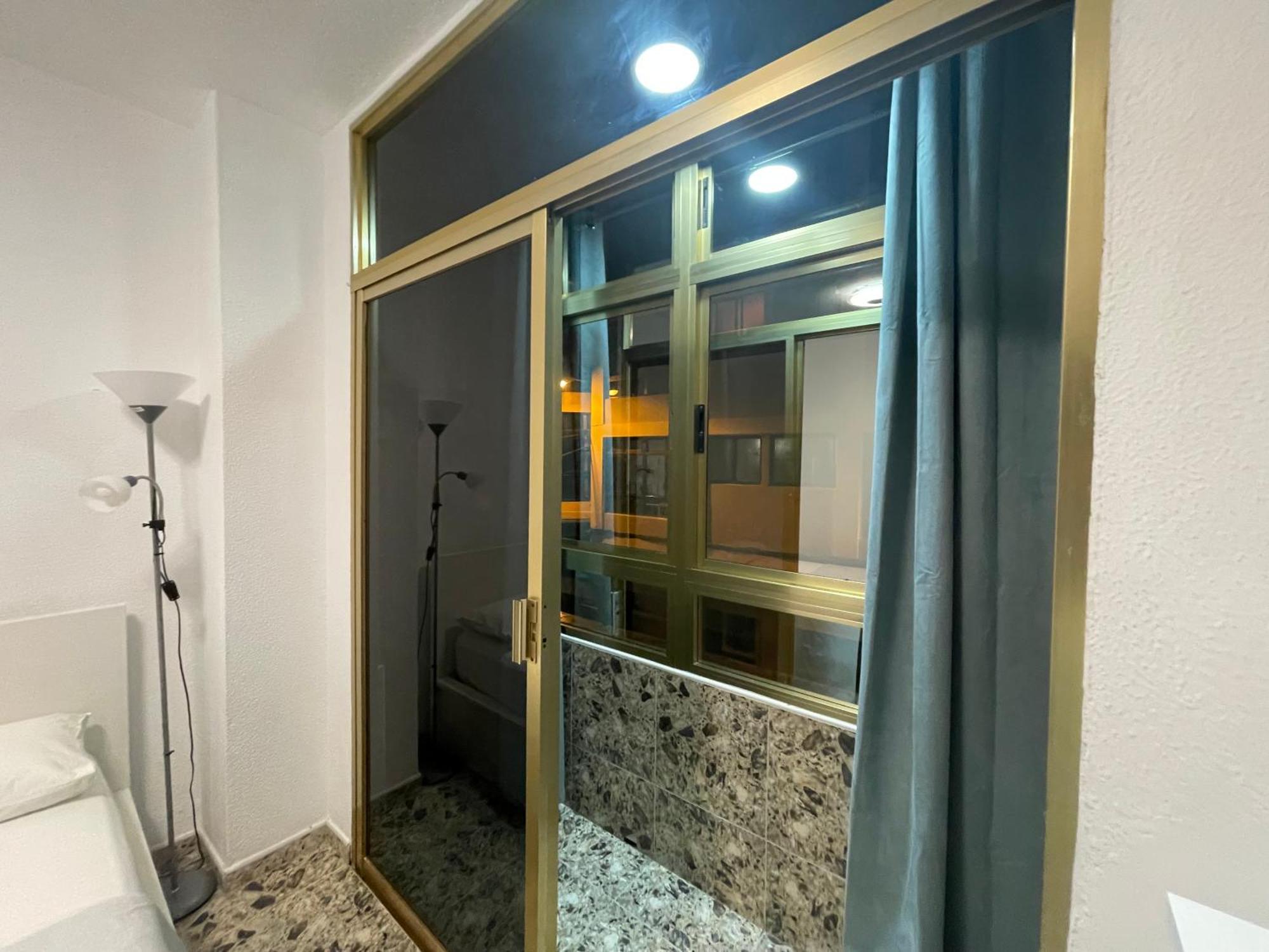 Affordable Holiday Accommodation For Large Families And Groups At Las Canteras Beach With 3 Bedrooms And Free Parking Лас-Пальмас-де-Гран-Канарія Екстер'єр фото