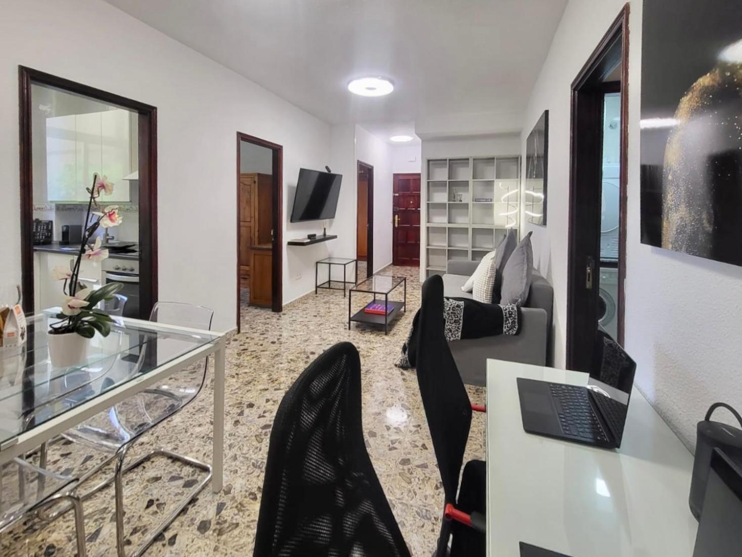 Affordable Holiday Accommodation For Large Families And Groups At Las Canteras Beach With 3 Bedrooms And Free Parking Лас-Пальмас-де-Гран-Канарія Екстер'єр фото