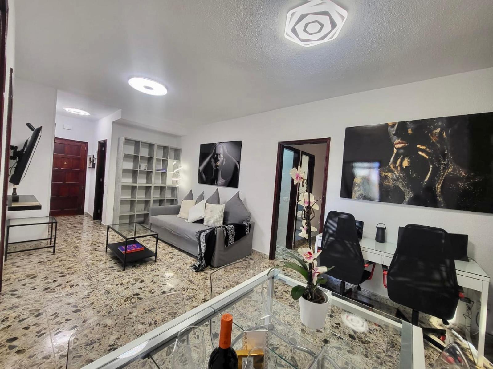 Affordable Holiday Accommodation For Large Families And Groups At Las Canteras Beach With 3 Bedrooms And Free Parking Лас-Пальмас-де-Гран-Канарія Екстер'єр фото
