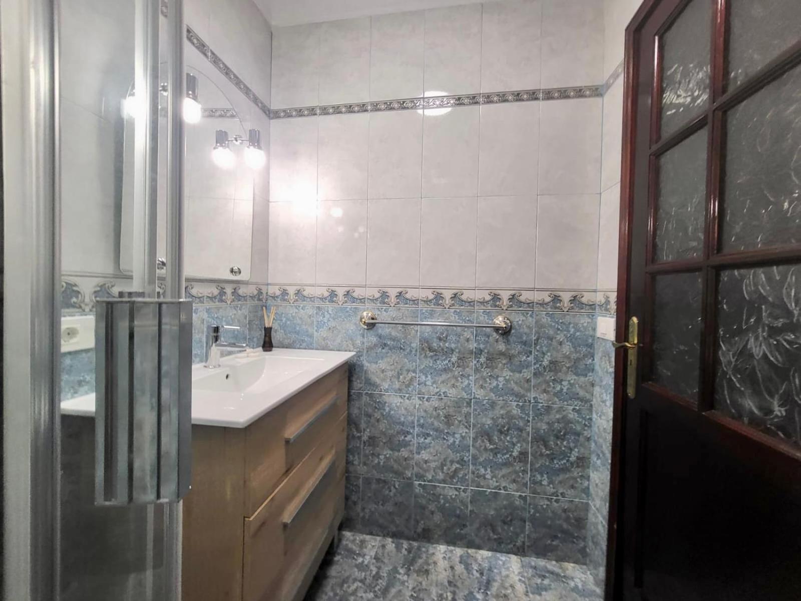 Affordable Holiday Accommodation For Large Families And Groups At Las Canteras Beach With 3 Bedrooms And Free Parking Лас-Пальмас-де-Гран-Канарія Екстер'єр фото